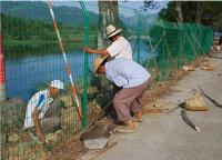 護(hù)欄網(wǎng)施工時(shí)應(yīng)注意的幾個(gè)問(wèn)題